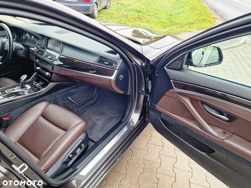 BMW Seria 5 530d xDrive Sport-Aut Luxury Line - 27
