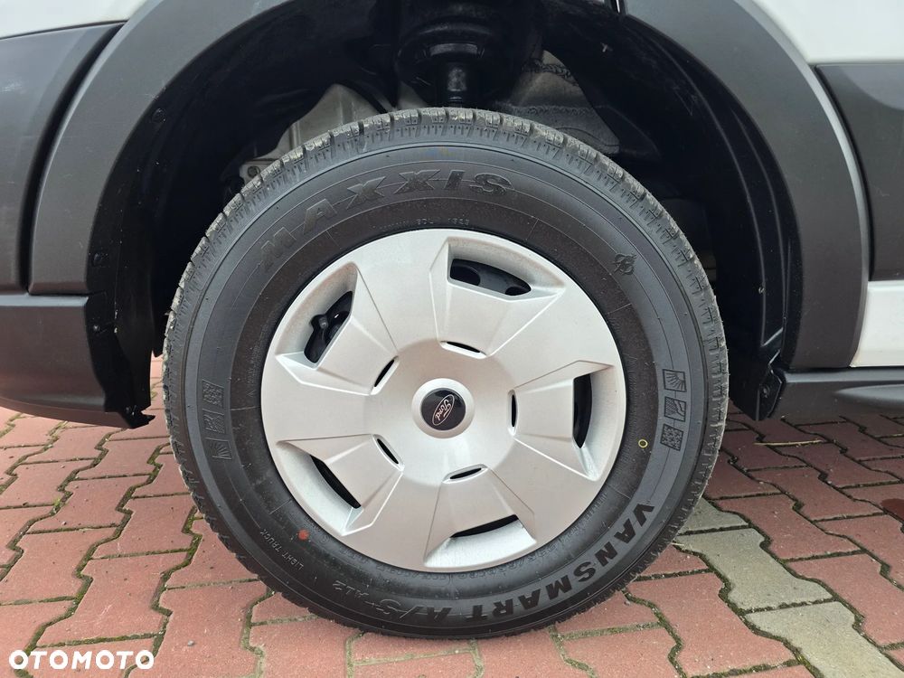 Ford Transit L4 RWD Trend - 23