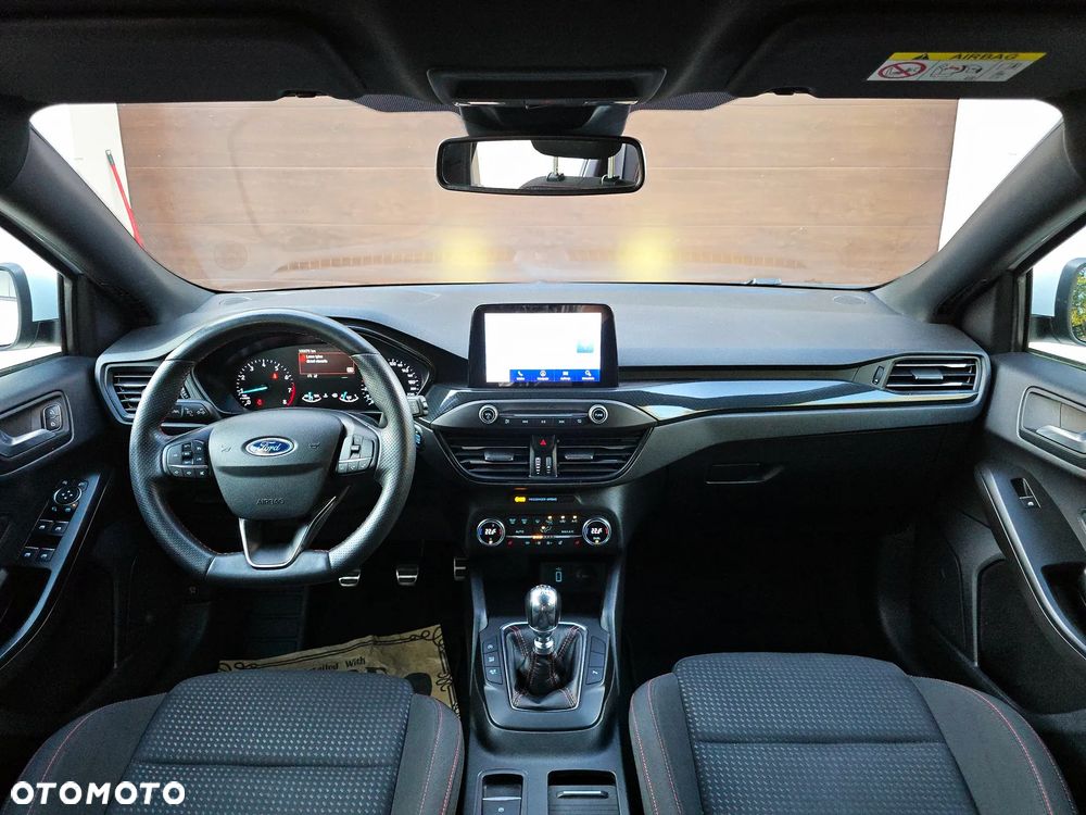 Ford Focus 1.5 EcoBoost ST-Line - 5
