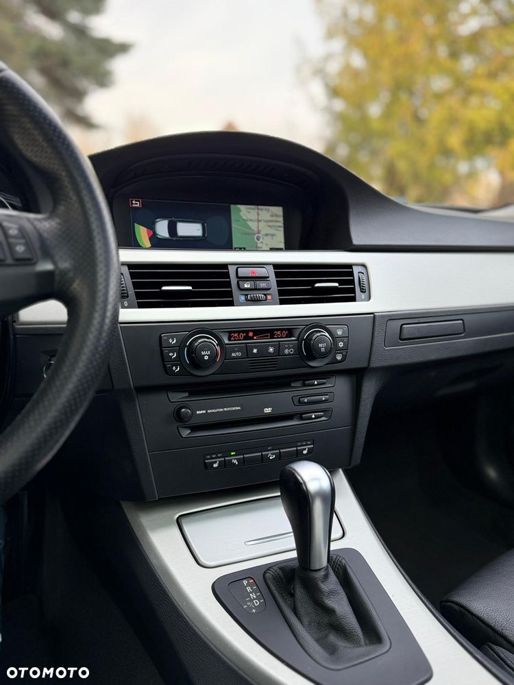 BMW Seria 3 330xi - 13