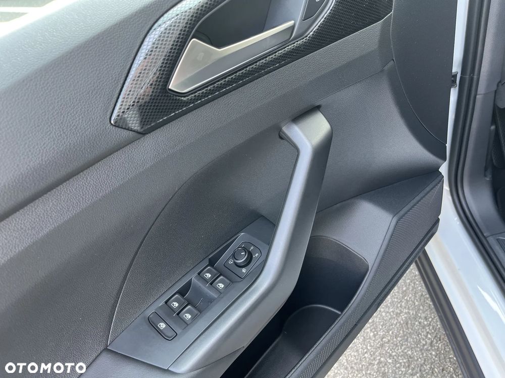 Volkswagen T-Cross 1.0 TSI Life Plus - 25