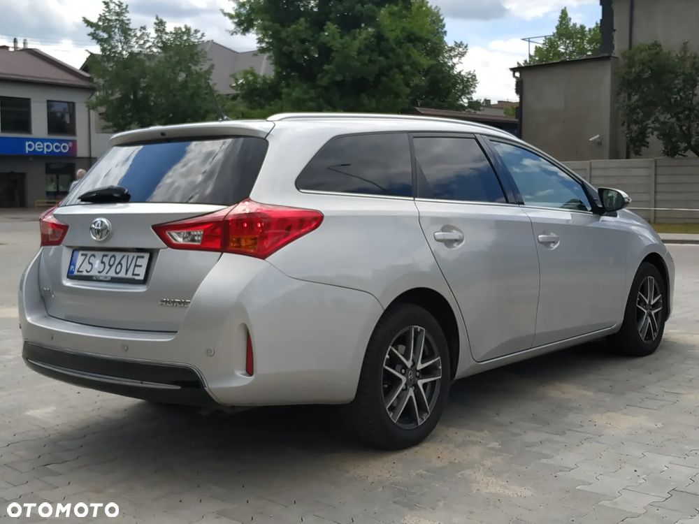 Toyota Auris 1.6 Valvematic Edition - 10
