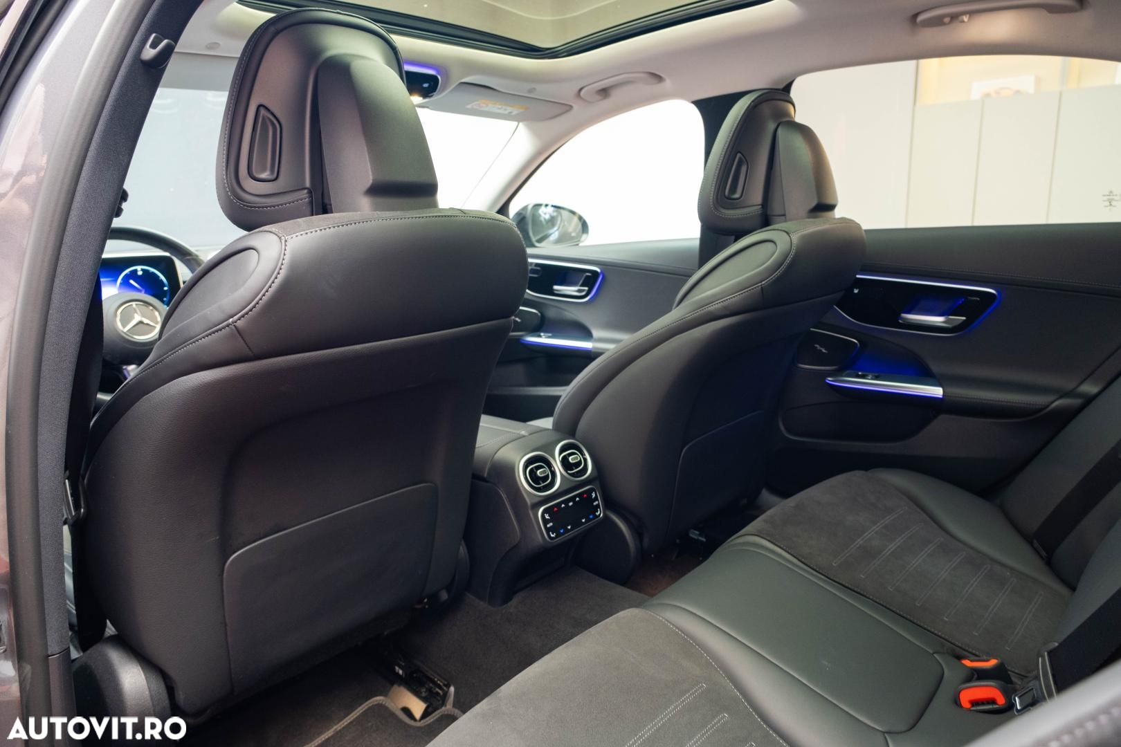 Mercedes-Benz C 300 4Matic T 9G-TRONIC - 26