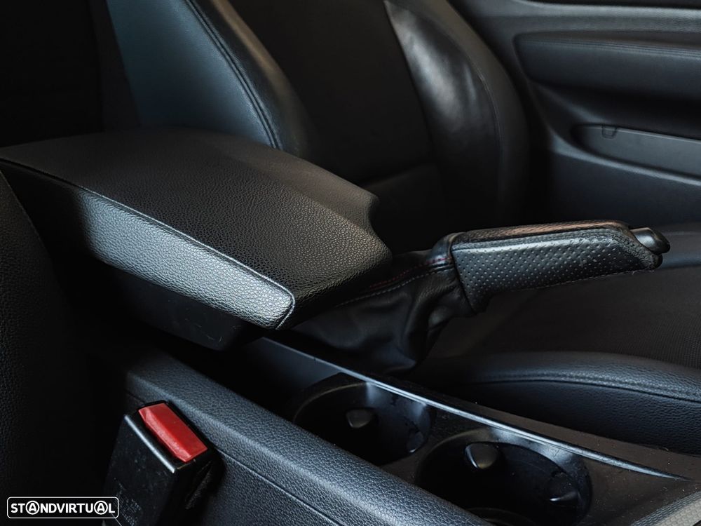 BMW 118 d Limited Edition Lifestyle c/ M Sport Pack - 39