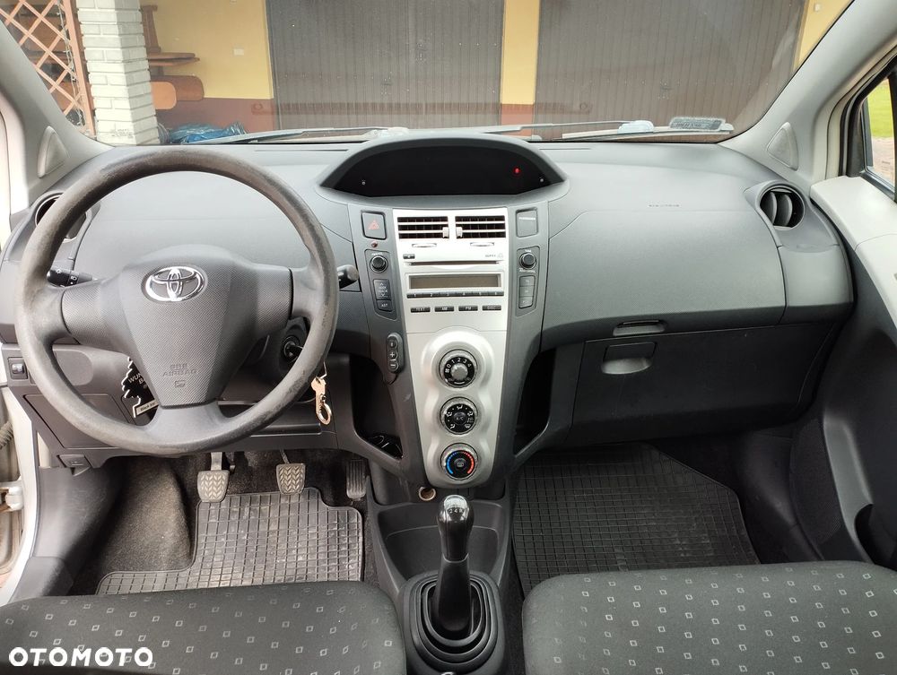 Toyota Yaris - 8