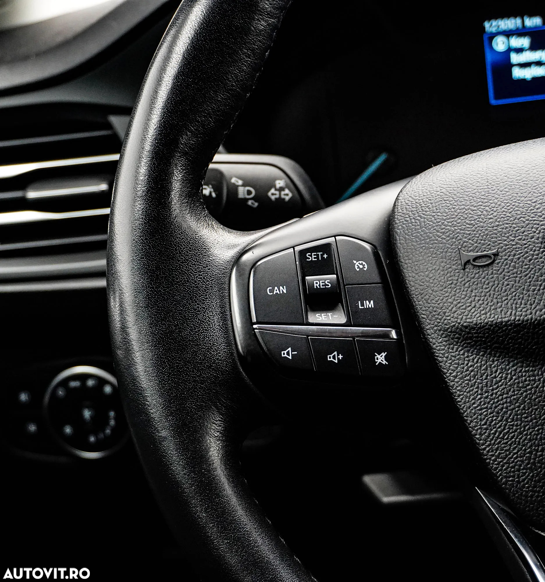 Ford Focus 1.0 EcoBoost Titanium Business - 23