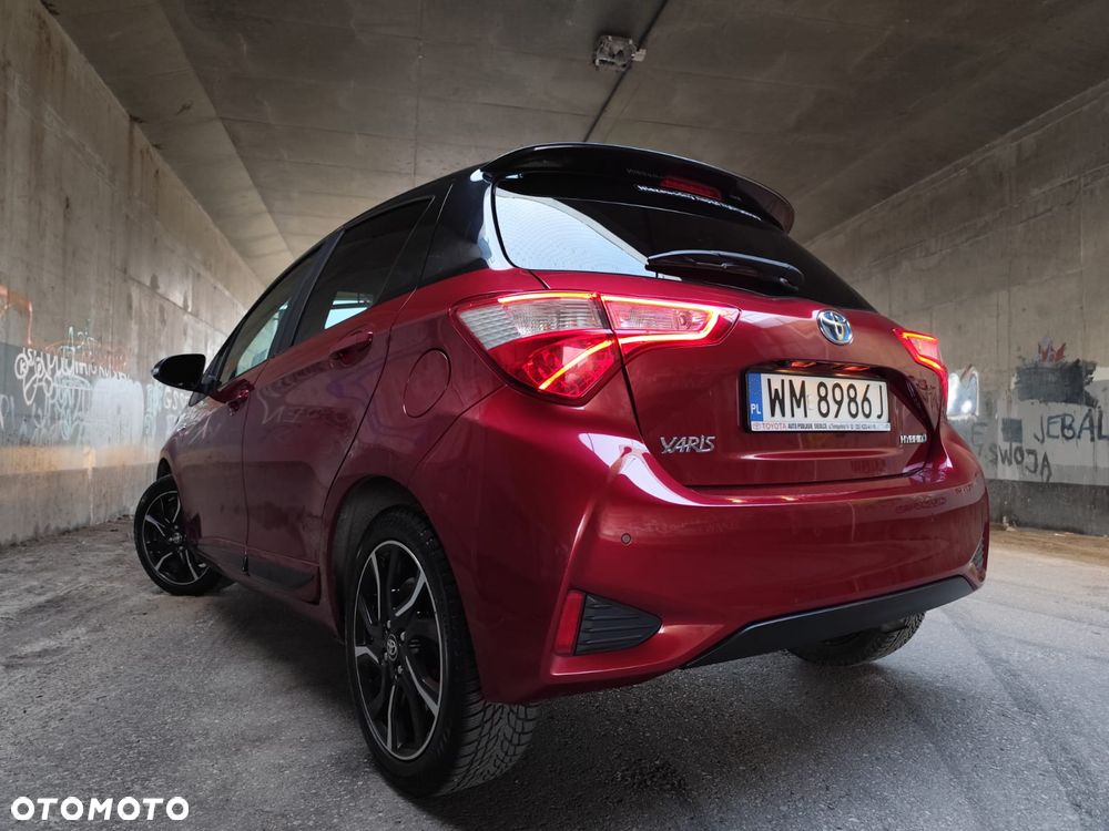 Toyota Yaris Hybrid 100 Selection Passion - 10