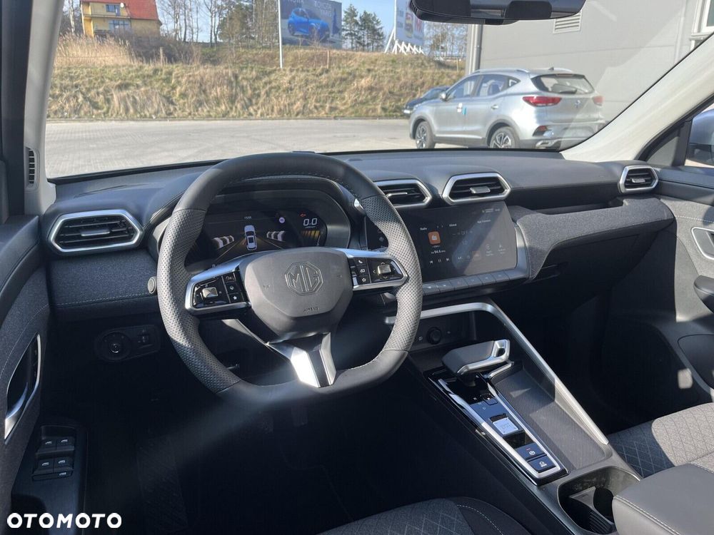 MG ZS Hybrid+ - 11