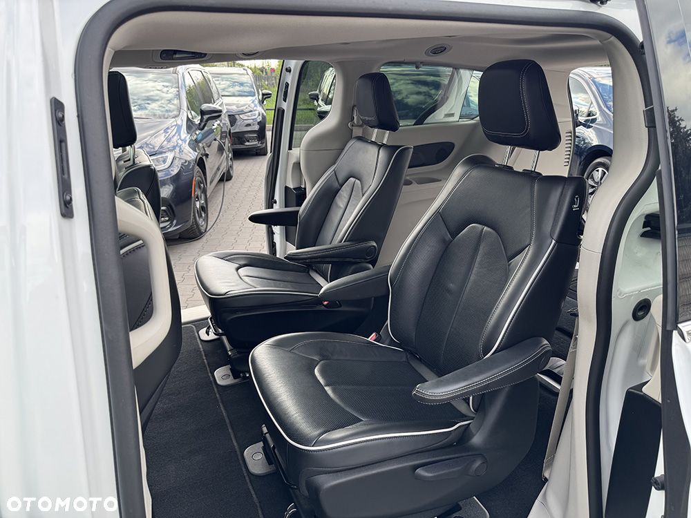 Chrysler Pacifica - 23