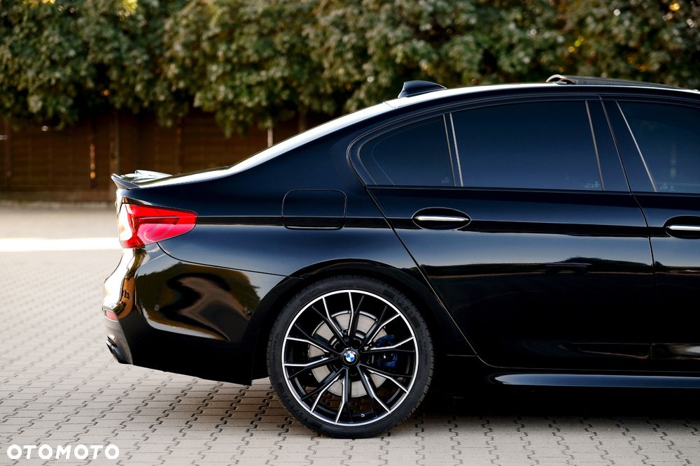 BMW Seria 5 M550i xDrive sport - 12