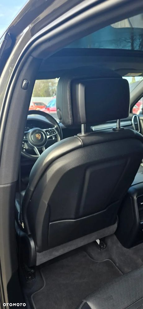 Porsche Cayenne - 24