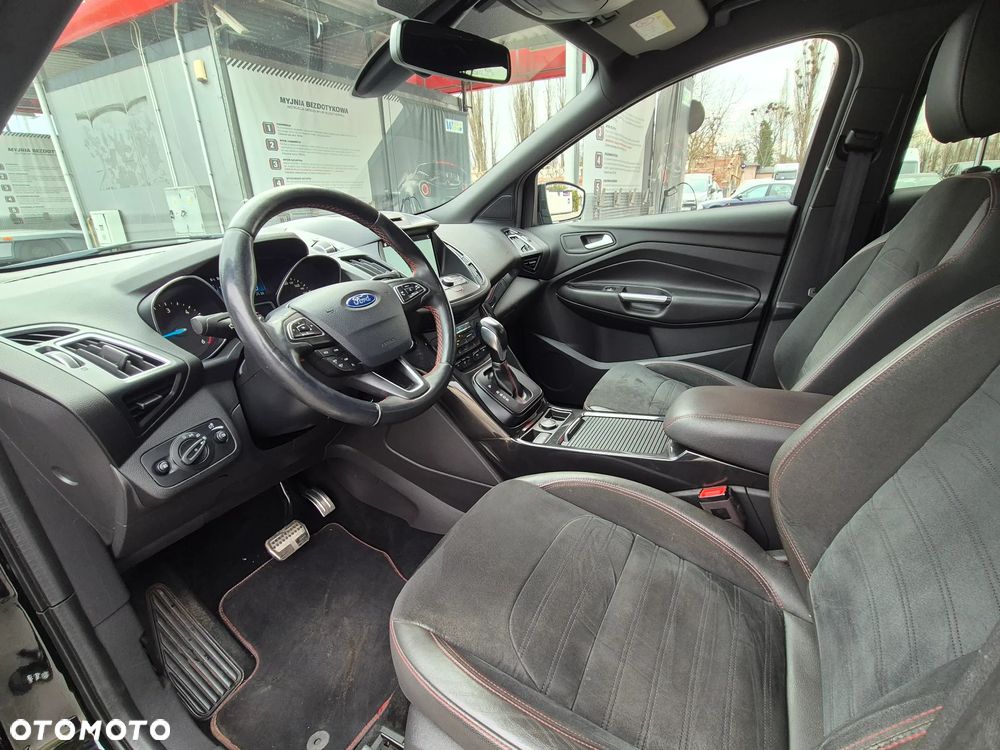 Ford Kuga 2.0 TDCi 4x4 ST-Line - 28