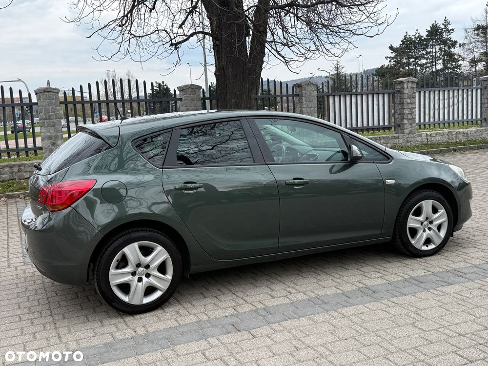 Opel Astra 1.6 Turbo Innovation - 17