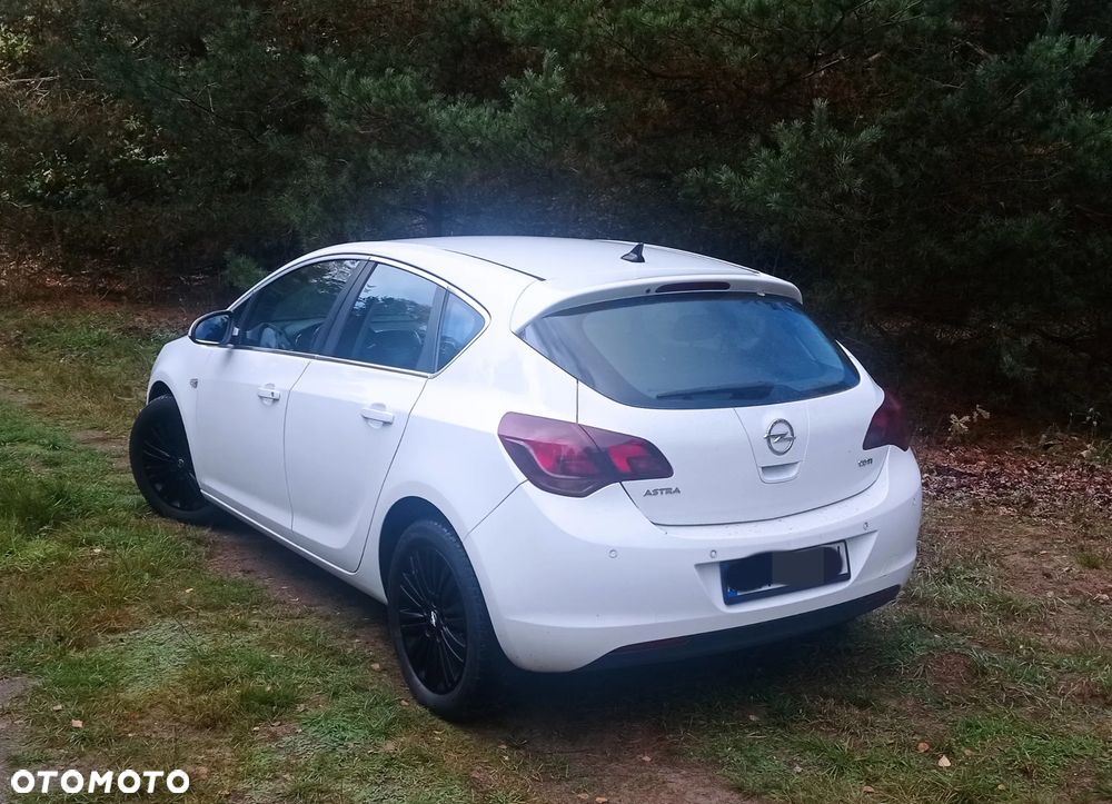 Opel Astra 2011 photo 3