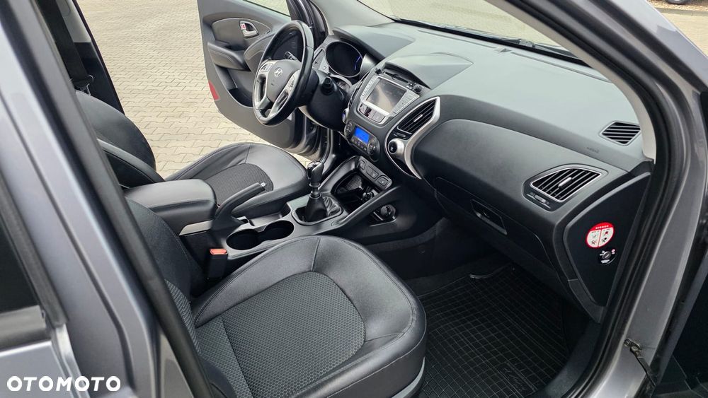 Hyundai ix35 1.7 CRDi 2WD blue Finale Gold - 26