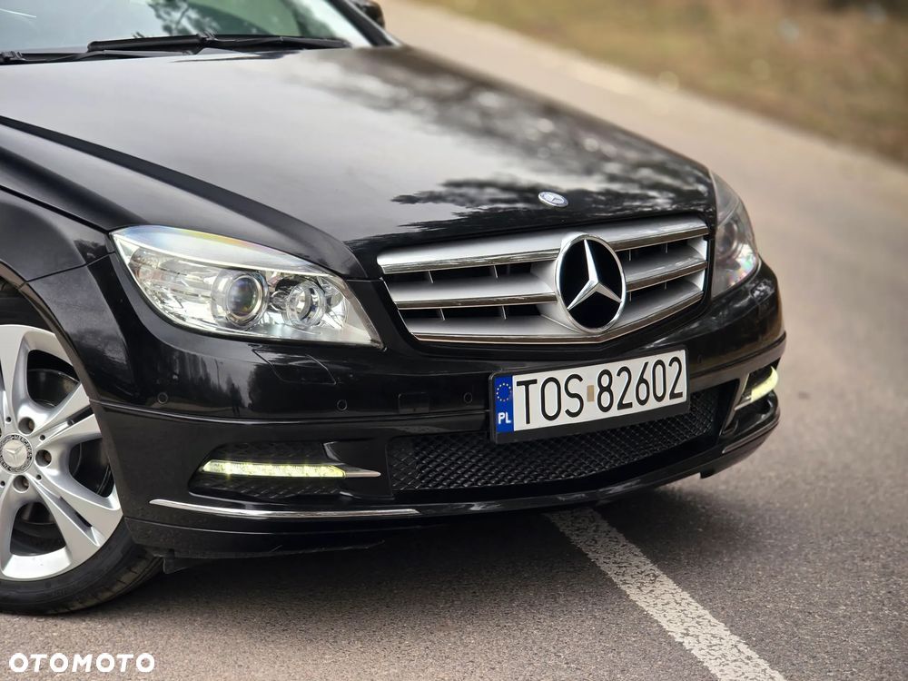 Mercedes-Benz Klasa C 180 CGI Automatik BlueEFFICIENCY Avantgarde - 35