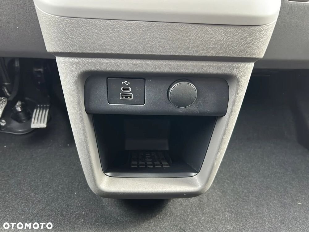 Volkswagen Caravelle - 33