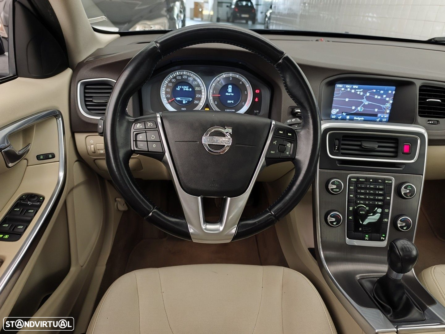 Volvo V60 2.0 D4 Momentum - 13