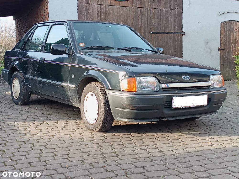 Ford Escort - 8