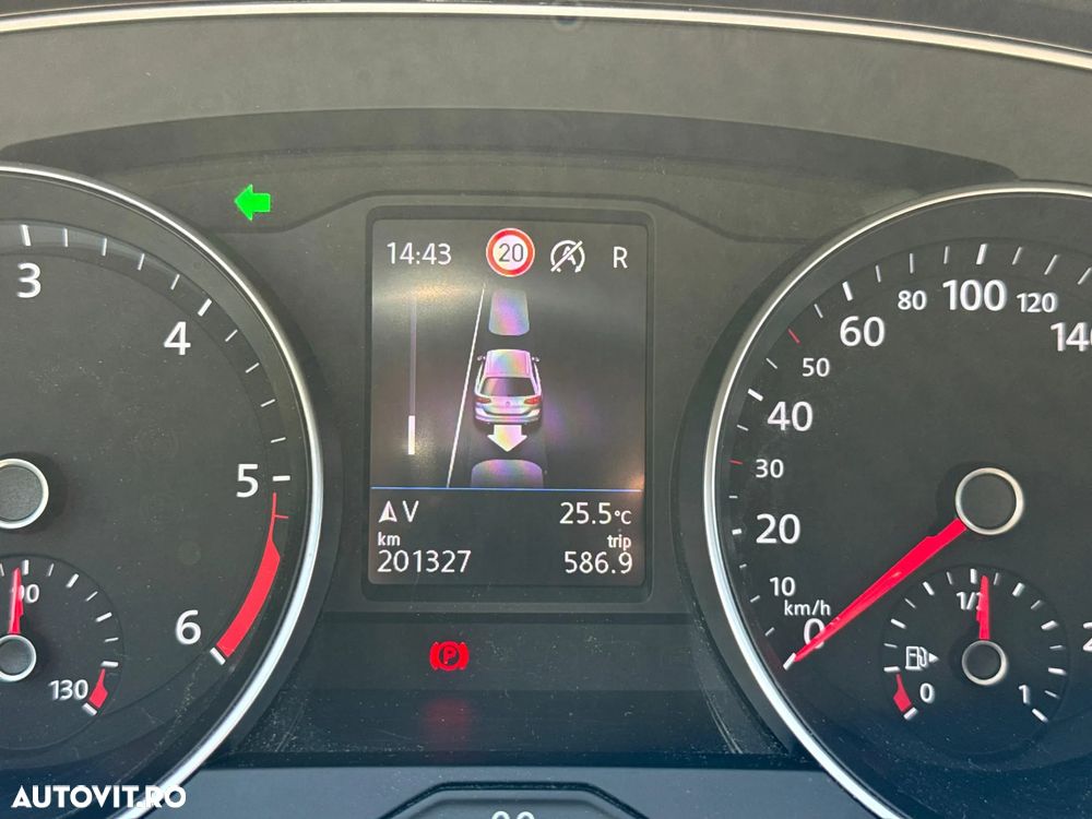 Volkswagen Passat 2.0 TDI SCR DSG Comfortline - 10