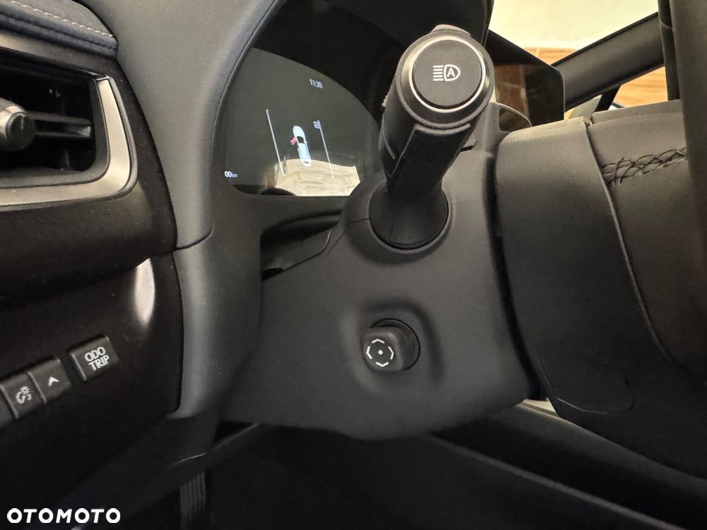 Lexus UX 300h F Sport Design - 12