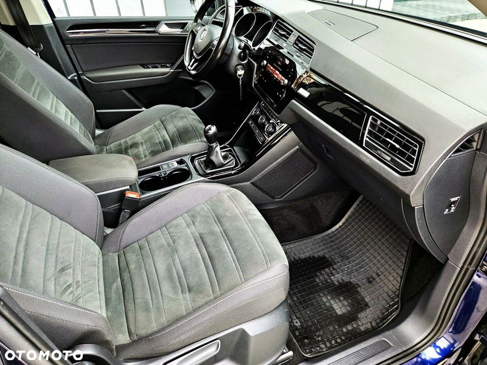 Volkswagen Touran - 10