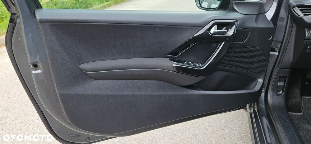Peugeot 208 - 30