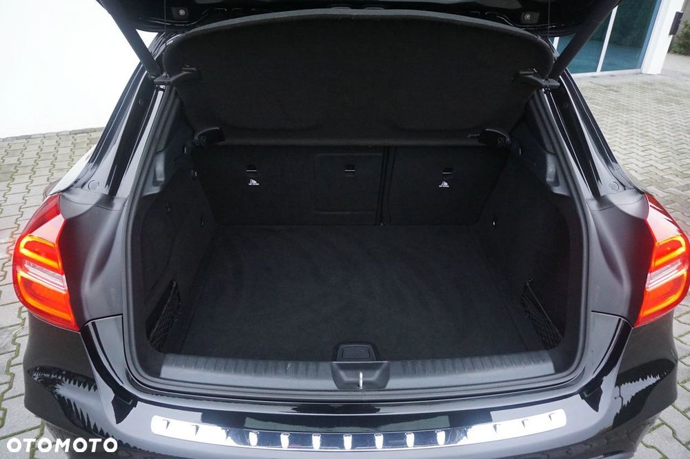 Mercedes-Benz GLA 200 7G-DCT AMG Line - 28