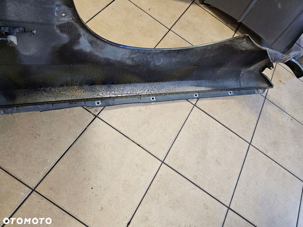 BŁOTNIK PRAWY PRZÓD BMW E32 SREBRNY - 12