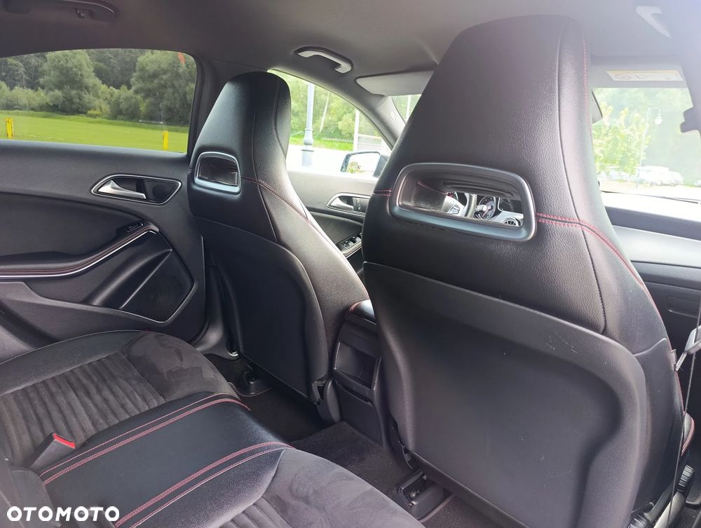 Mercedes-Benz CLA 180 7G-DCT UrbanStyle Edition - 20