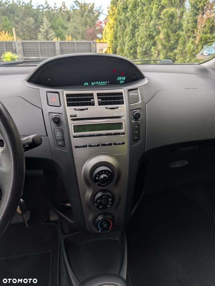 Toyota Yaris - 25
