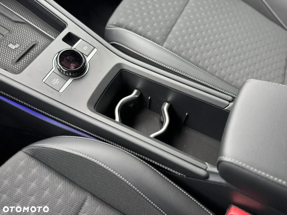 Volkswagen T-Roc 1.5 eTSI OPF DSG R-Line - 24