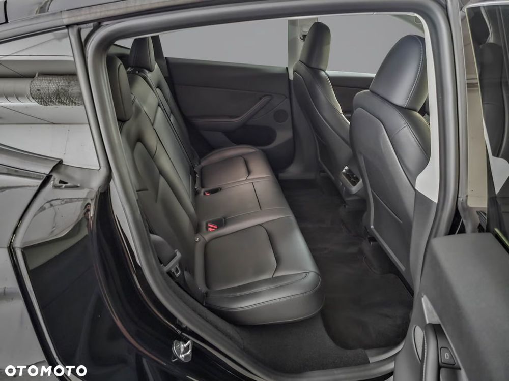 Tesla Model Y Long Range AWD - 21