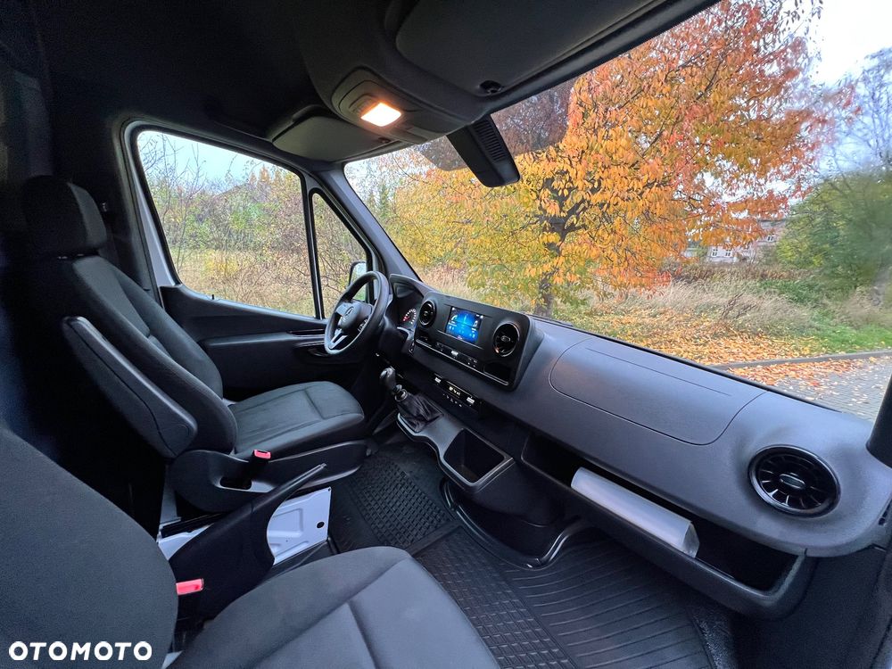 Mercedes-Benz Sprinter - 13
