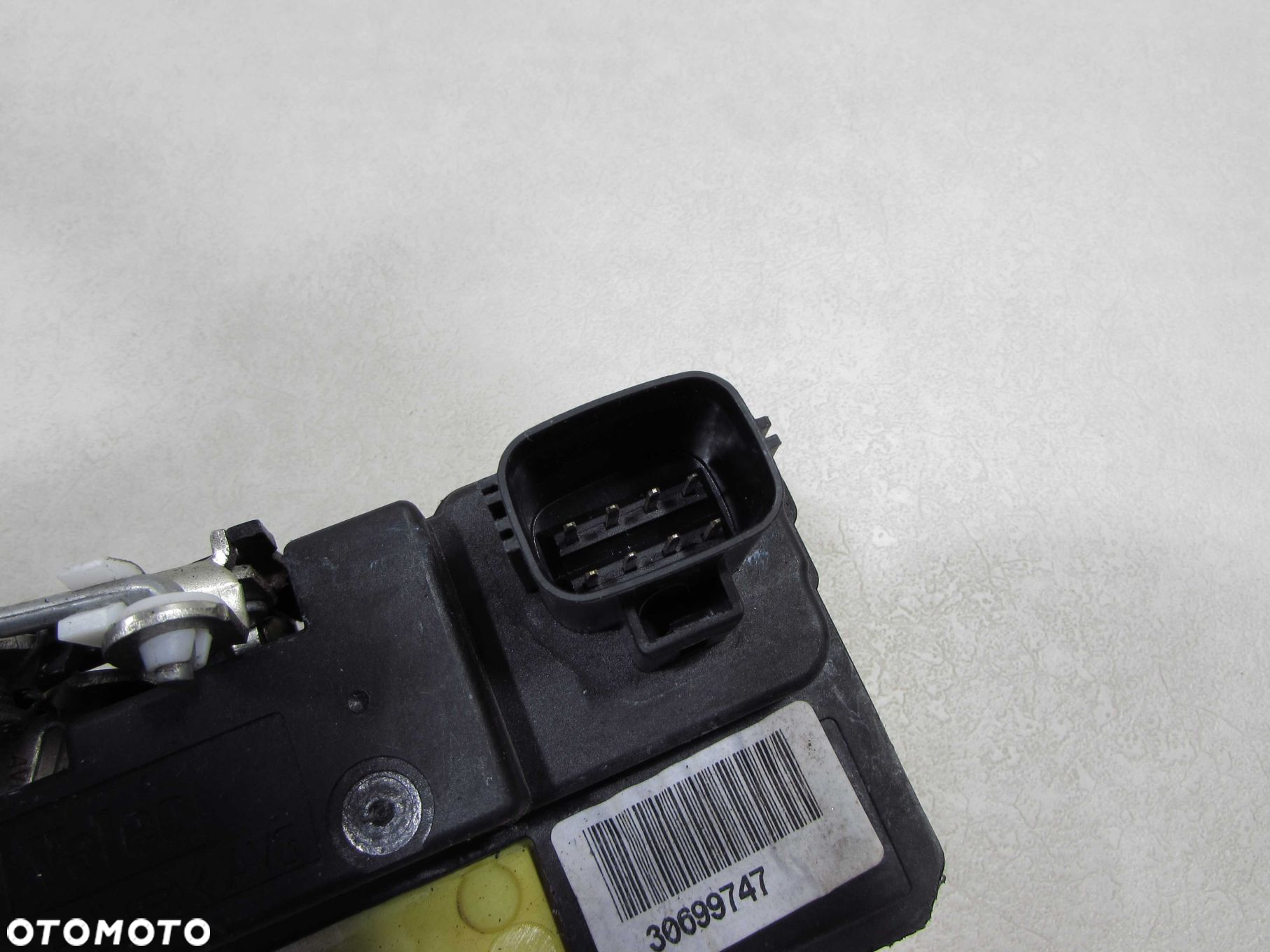VOLVO S60 V70 XC70 LIFT 04- ZAMEK DRZWI LEWY PRZOD 30699747 8 PIN 31253059 - 6