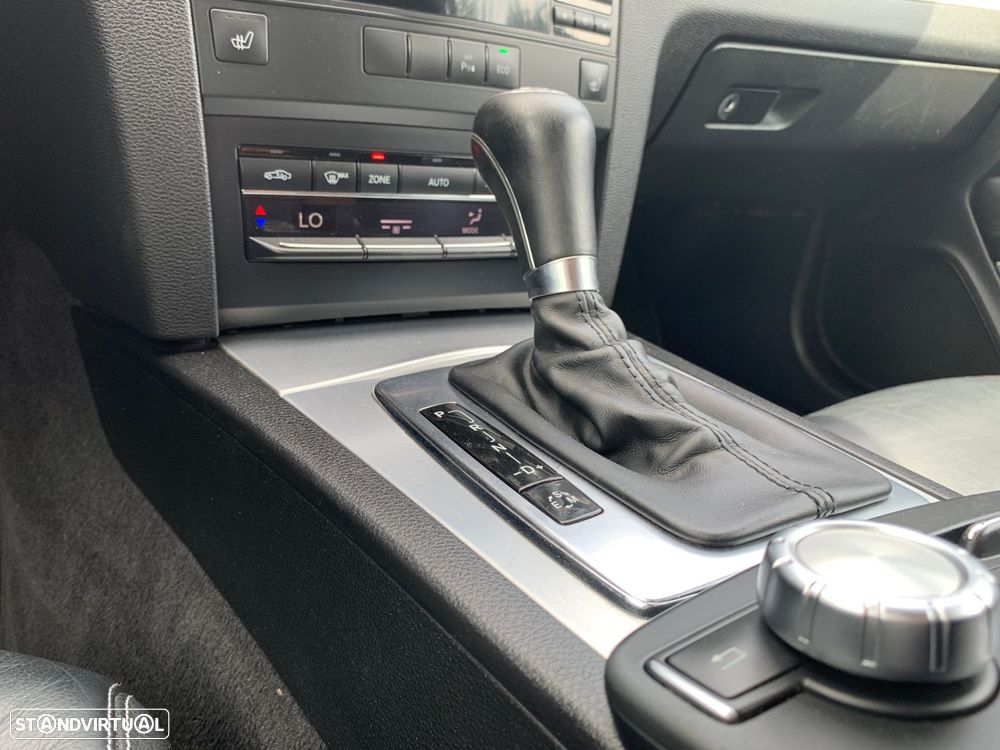 Mercedes-Benz E 220 CDI Avantgarde BlueEfficiency Auto. - 33