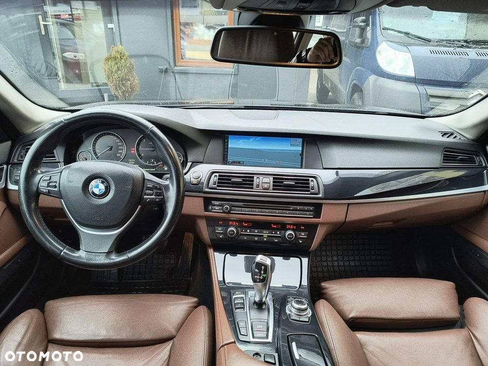 BMW Seria 5 525d xDrive Luxury Line - 7