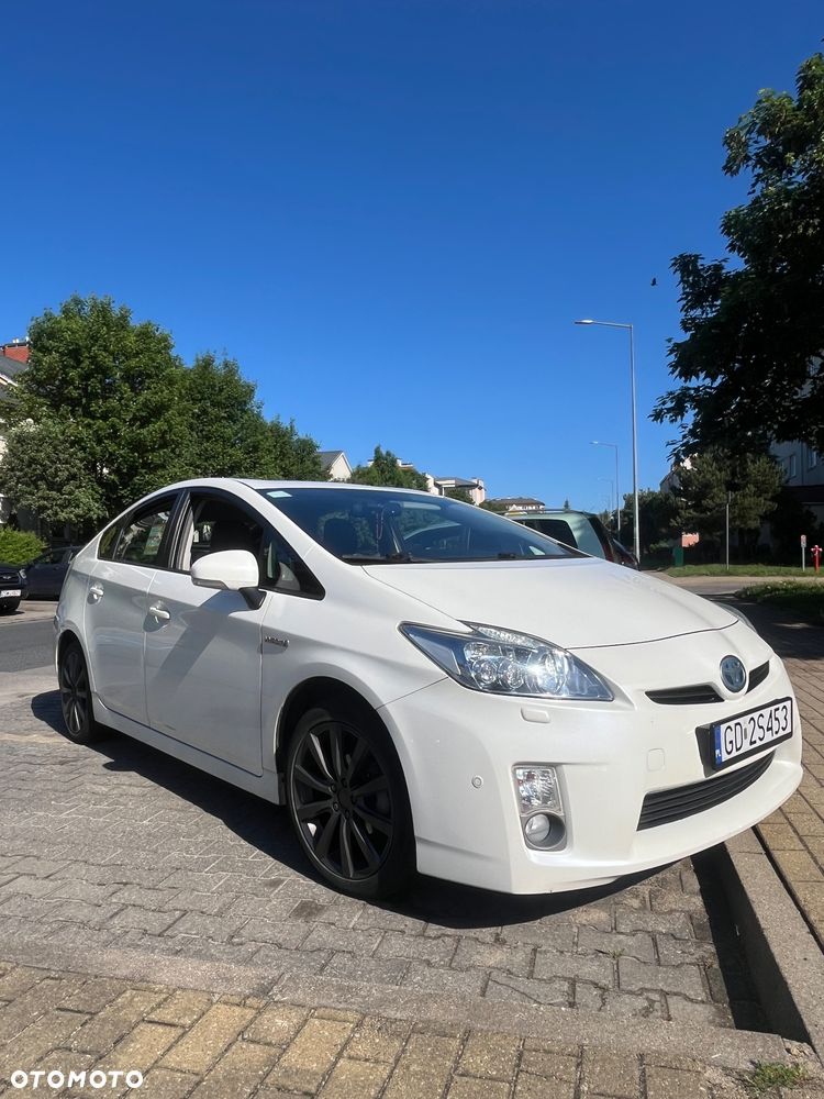 Toyota Prius 1.8 HSD Prestige - 2