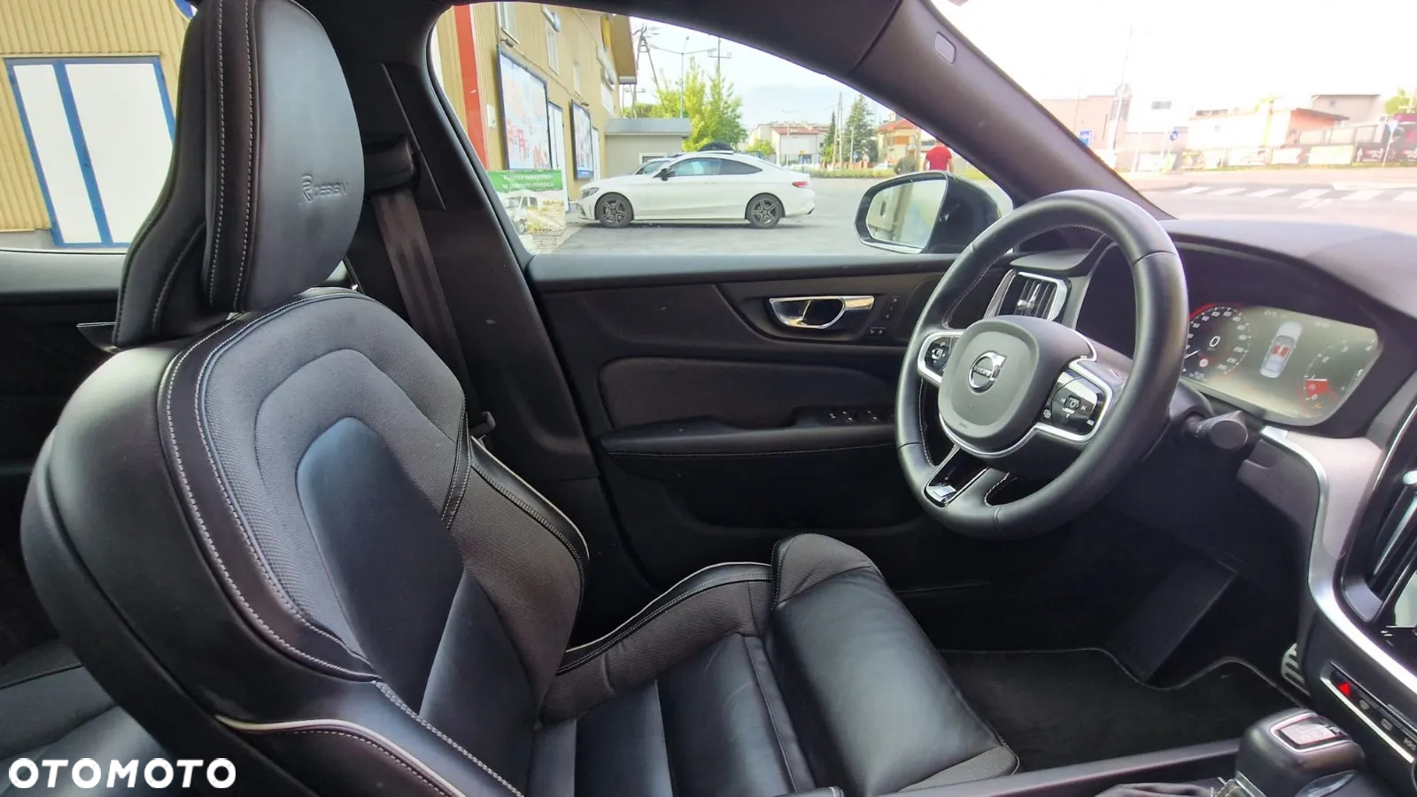 Volvo S60 T6 AWD R-Design - 10