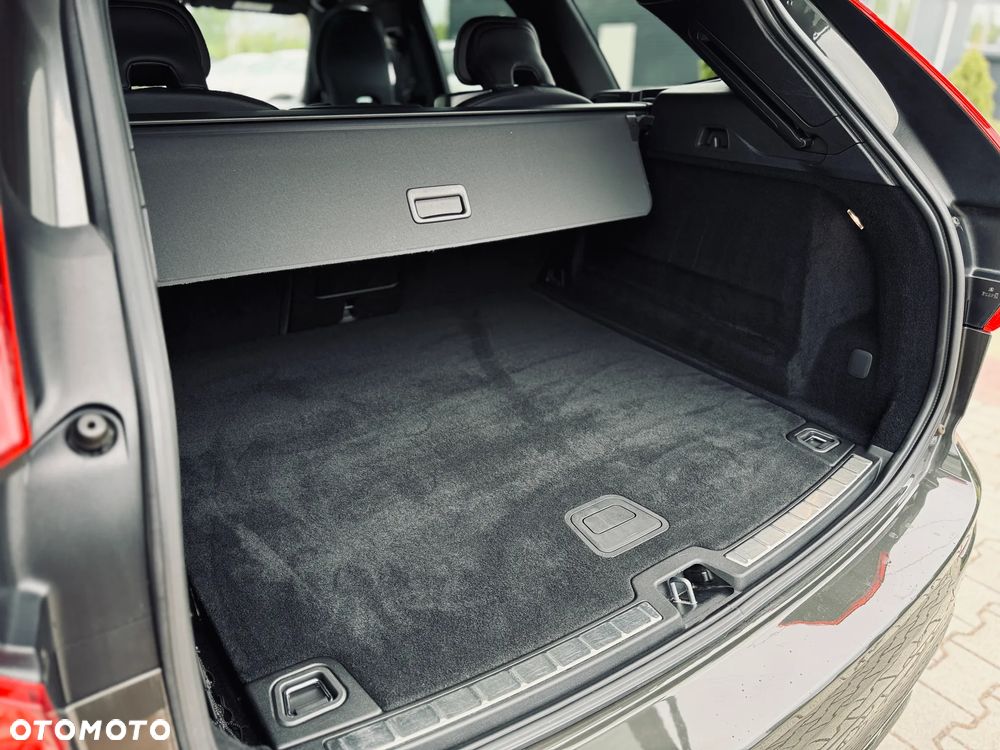 Volvo XC 60 B4 D AWD Ultimate Dark - 17