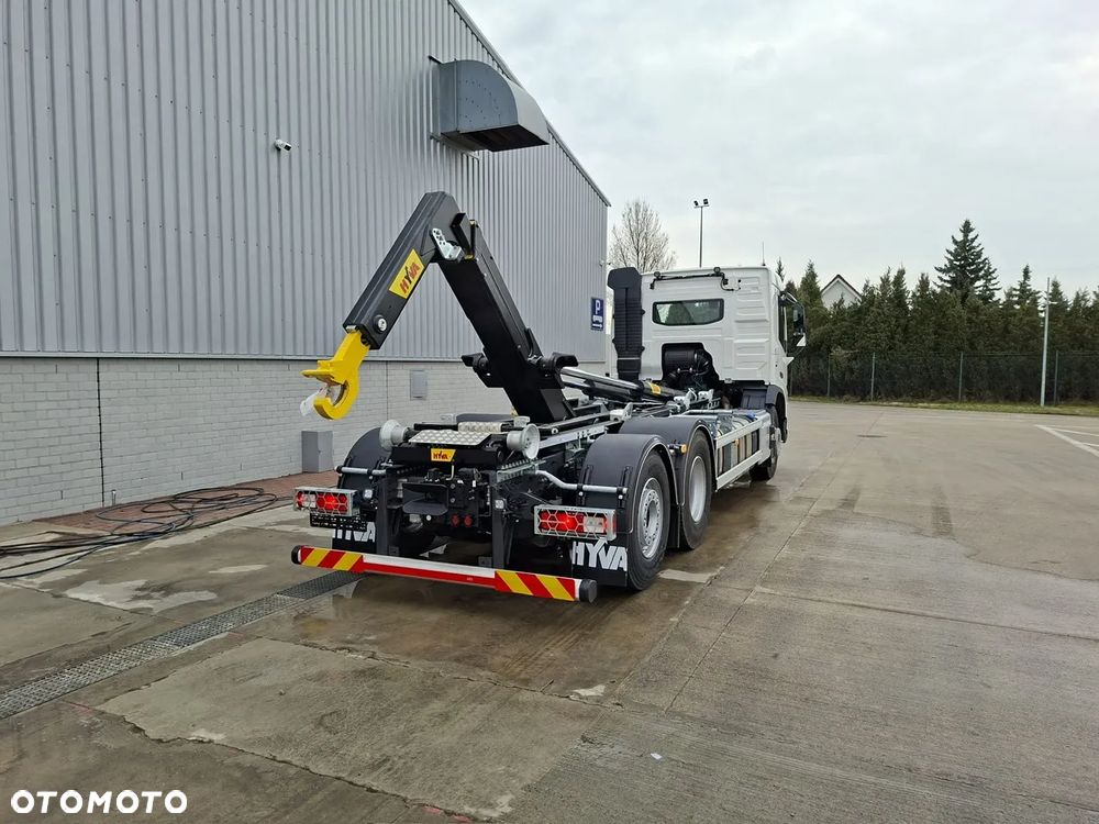 Volvo FM 430 6x2 (kabina dzienna) + HYVA 20 T - 2