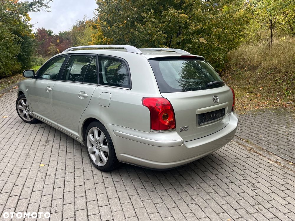 Toyota Avensis 2.0 VVT-i Combi Executive - 2