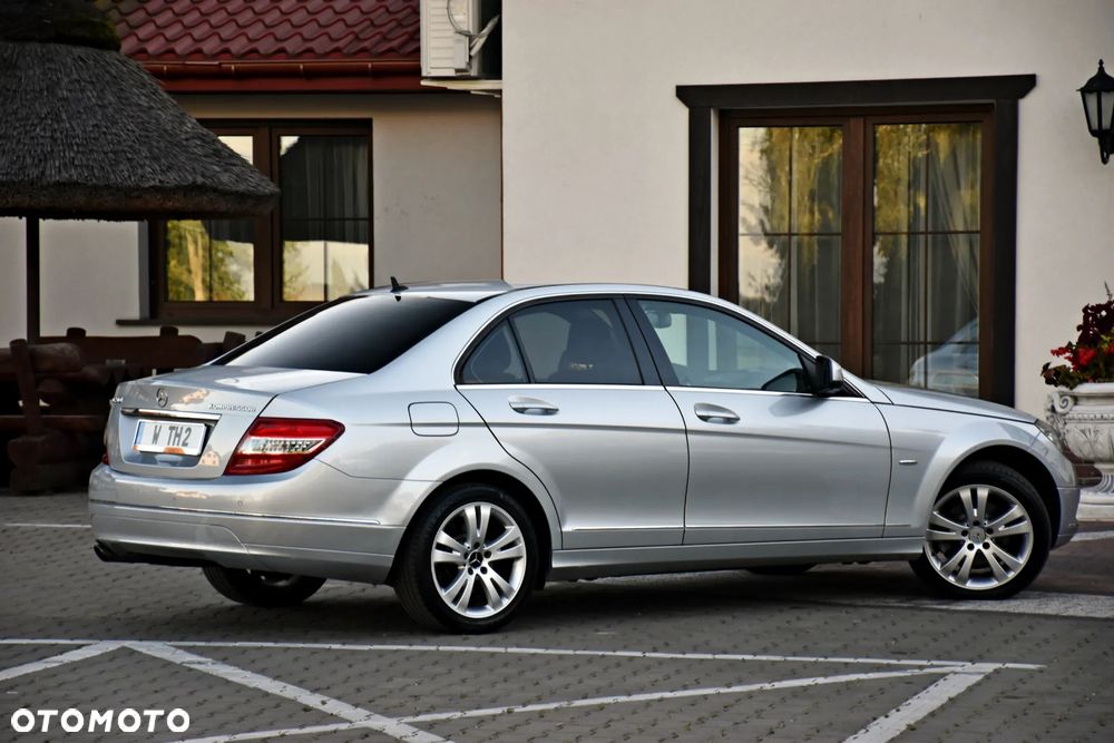 Mercedes-Benz Klasa C 200 T 7G-TRONIC Avantgarde Edition - 23