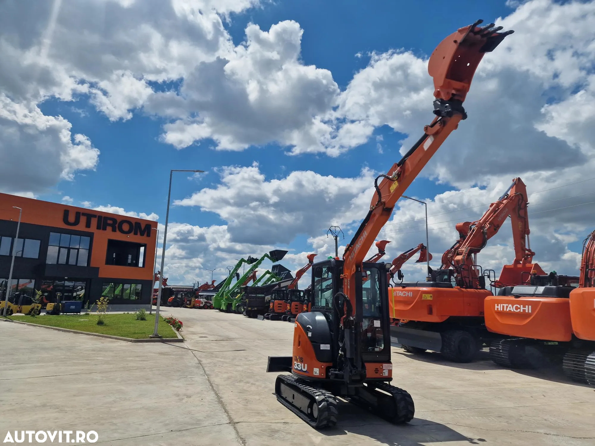 Hitachi ZX33, 3,7 tone, 2023/05, 1.163h, CUPLA RAPIDA+3 CUPE NOI, Senile 80% bune, Instalatia de picon pe brate, Sistem antifurt, Aer conditioinat, adanc sapare 4mc, ridica tevi de 2,5tone, STARE FOARTE BUNA< CA NOU, posibilitate leasing 4 ani-36900 EUR+Tva - 37