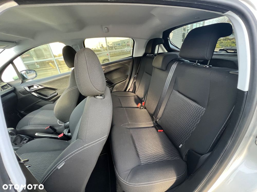 Peugeot 208 1.6 BlueHDi Allure S&S - 9