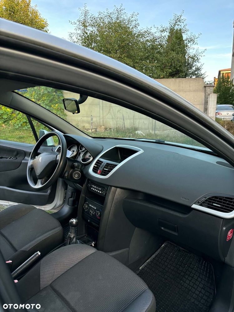 Peugeot 207 - 15