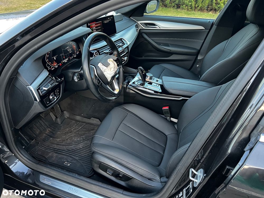 BMW Seria 5 530i xDrive - 14