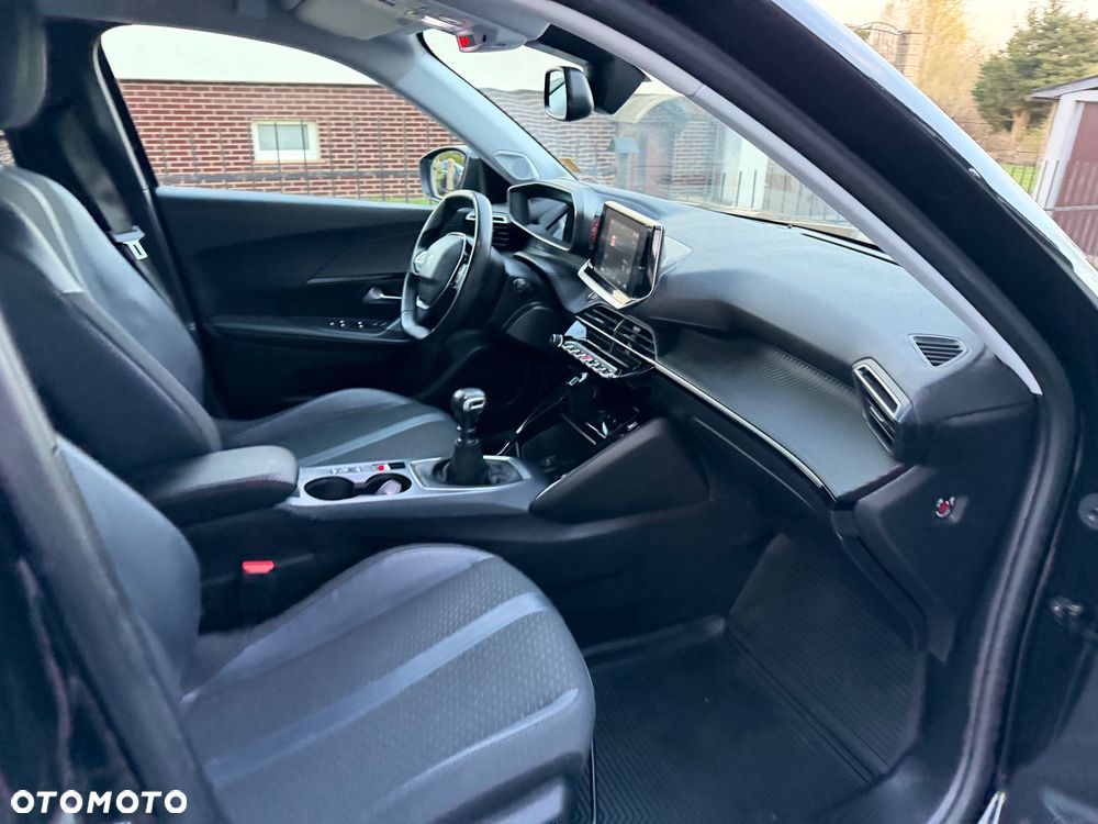 Peugeot 2008 1.5 BlueHDi Allure S&S - 16