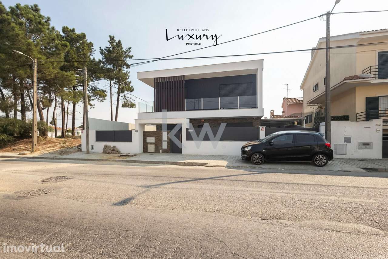 Moradia T4 isolada com piscina, zona nobre de Corroios, perto das prai - Grande imagem: 2/34