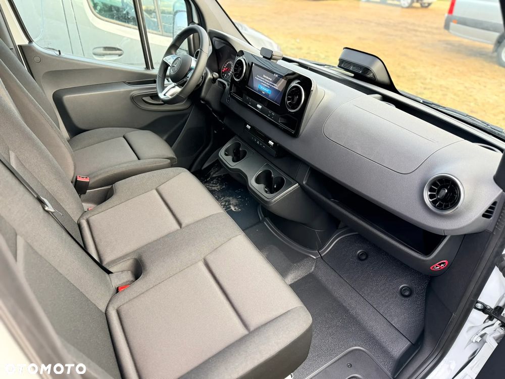 Mercedes-Benz Sprinter - 14